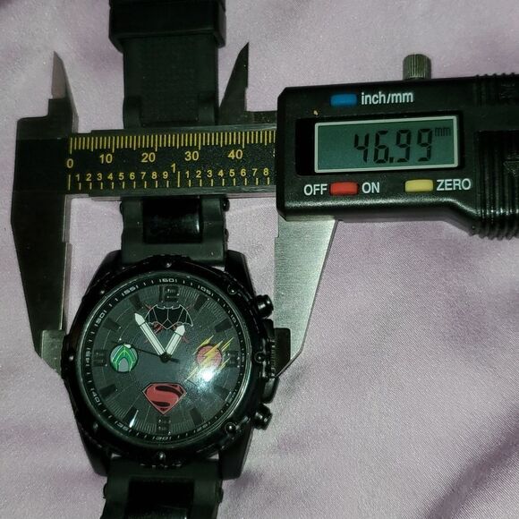 Justice League Watch by Accutime Large Black with 4 Superhero Logos Works Great - Picture 8 of 8